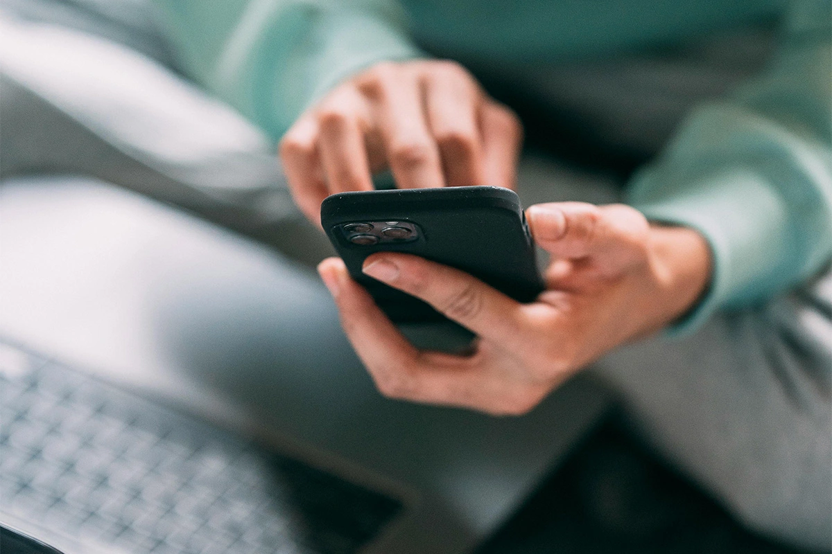 customer reordering custom suit online using smartphone